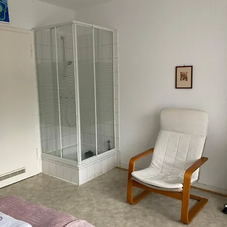 Self Check In 42 M Schlafzimmer Eigenes Badezimmer Mit Badewanne Kochecke Mit Esszimmer Im Einfamilienhaus Eigenes Badezimmer Keine * Duisburg