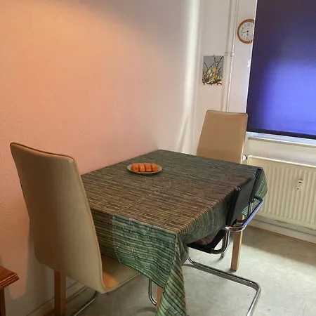 民宿 Self Check In 42 M Schlafzimmer Eigenes Badezimmer Mit Badewanne Kochecke Mit Esszimmer Im Einfamilienhaus Eigenes Badezimmer Keine *