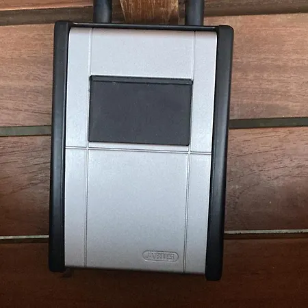 Appartement Self Check In Ganzes 40 M Zwei Schlafzimmer Wlan Parkplatz Eigenes Badezimmer Mit Badewanne Kochecke Einfamilienhaus Duisbourg