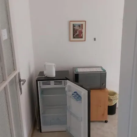Self Check In Ganzes 40 M Zwei Schlafzimmer Wlan Parkplatz Eigenes Badezimmer Mit Badewanne Kochecke Einfamilienhaus Apartment