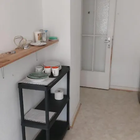 Apartment Self Check In Ganzes 40 M Zwei Schlafzimmer Wlan Parkplatz Eigenes Badezimmer Mit Badewanne Kochecke Einfamilienhaus *