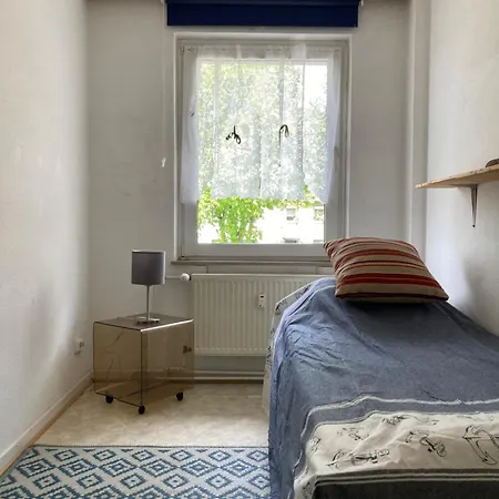 Self Check In Ganzes 40 M Zwei Schlafzimmer Wlan Parkplatz Eigenes Badezimmer Mit Badewanne Kochecke Einfamilienhaus *