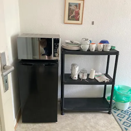 Self Check In Ganzes 40 M Zwei Schlafzimmer Wlan Parkplatz Eigenes Badezimmer Mit Badewanne Kochecke Einfamilienhaus Appartement *