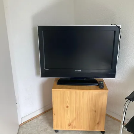 Self Check In Ganzes 40 M Zwei Schlafzimmer Wlan Parkplatz Eigenes Badezimmer Mit Badewanne Kochecke Einfamilienhaus Appartement Duisbourg