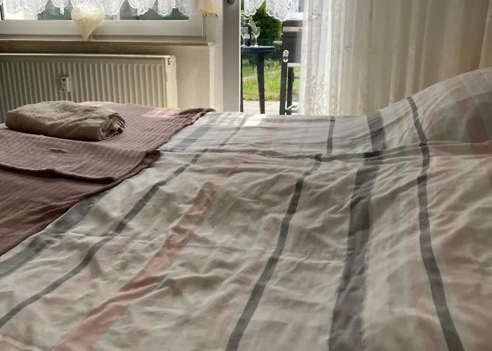 Ubytování v soukromí Self Check In 42 M Schlafzimmer Eigenes Badezimmer Mit Badewanne Kochecke Mit Esszimmer Im Einfamilienhaus Eigenes Badezimmer Keine