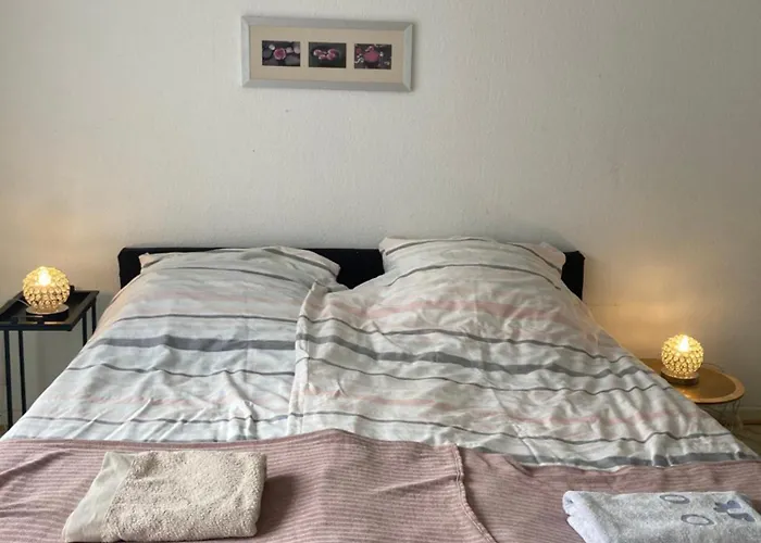 Ubytování v soukromí Self Check In 42 M Schlafzimmer Eigenes Badezimmer Mit Badewanne Kochecke Mit Esszimmer Im Einfamilienhaus Eigenes Badezimmer Keine Duisburg